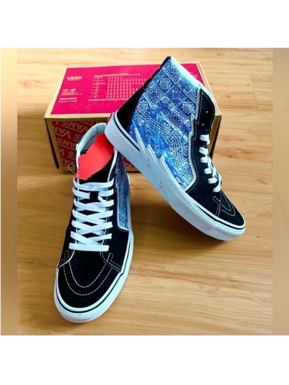 VANS SK8-Hi Bolt Skate Shoes
Suede Canvas Sneakers Blue
Black Women 9.0 US